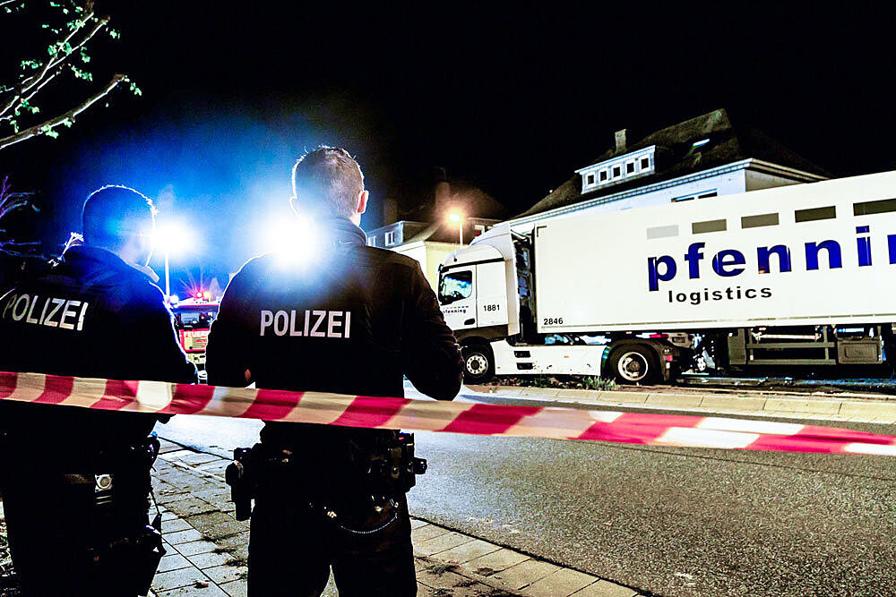 Немецкая прокуратура расследует наезд грузовика на людей в городе Лимбург