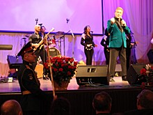 Народный артист Лев Лещенко выступил для офицеров и преподавателей ВА РХБ защиты