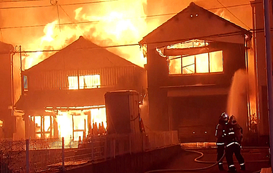 Страшный пожар уничтожил целый квартал в японском городе Оита