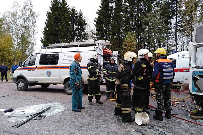 Источник ТАСС в экстренных службах сообщил об 11 жертвах аварии