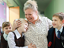 Педагог высказался о праве учителей прикасаться к школьникам