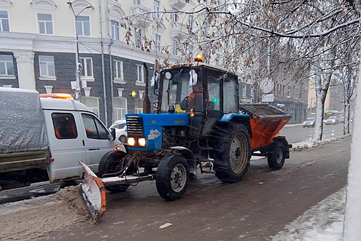 Псков активно устраняет последствия снежного циклона «Урс»