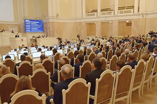 Петербургские депутаты начали роспуск двух муниципальных советов
