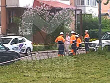 В Петербурге полиция выводит жителей из дома, где засел стрелявший