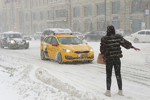 В ФАС оценили инициативу ограничить стоимость поездок на такси в плохую погоду