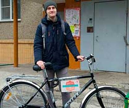 Челябинская поликлиника выделила педиатру велосипед, чтобы он ездил на вызовы к малышам