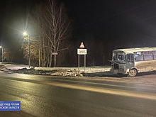 В ивановской Кинешме 23-летний водитель автобуса не справился с управлением и протаранил отбойник