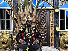 Король, который правит Африкой по видеосвязи из Германии