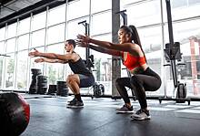 Фитнес-тренер назвала лучшие упражнения для желающих похудеть молодых людей