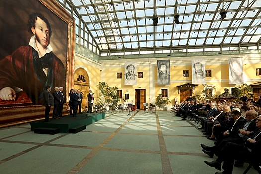 Выставка-блокбастер "Пушкин.225" открылась в Москве: более 1700 экспонатов и все мифы о поэте