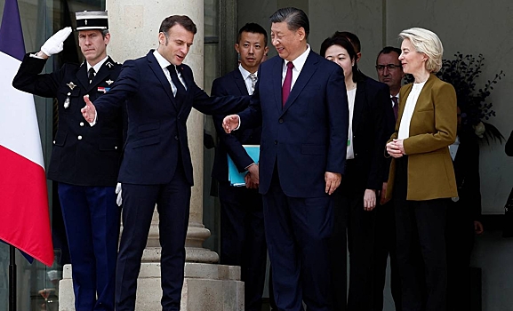 Си Цзиньпин призвал Францию и ЕС предотвратить эскалацию украинского конфликта