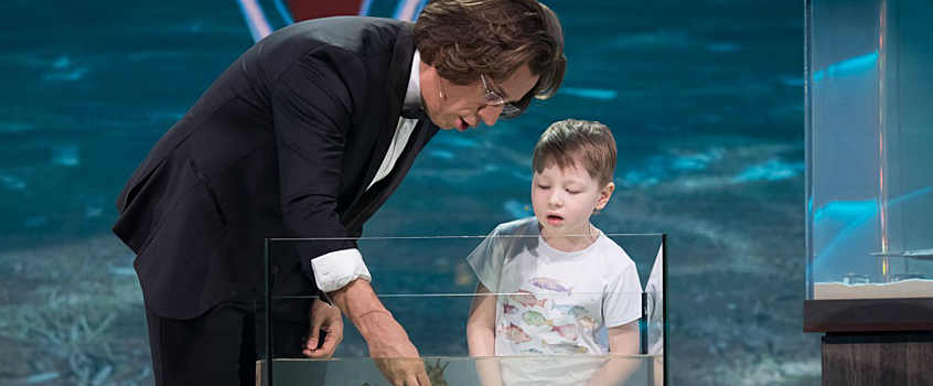Юный участник шоу «Лучше всех!» из Ижевска опустил руку в аквариум на съемках