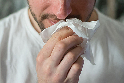Врач заявил об опасности прогревания носа при насморке