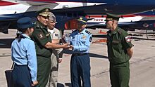 Китайские летчики пилотажной группы «Первое августа» получили награду МВТФ «Армия-2018»