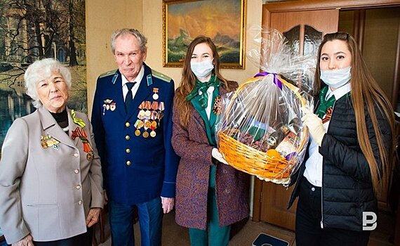 "Спасибо за Победу!" — Банк "Аверс" поздравил ветеранов войны