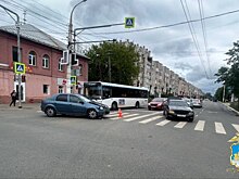 Два ребенка пострадали во время аварии на перекрестке в Костроме