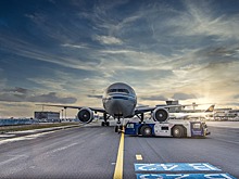В аэропорту Лос-Анджелеса пассажирский шаттл врезался в Airbus A321