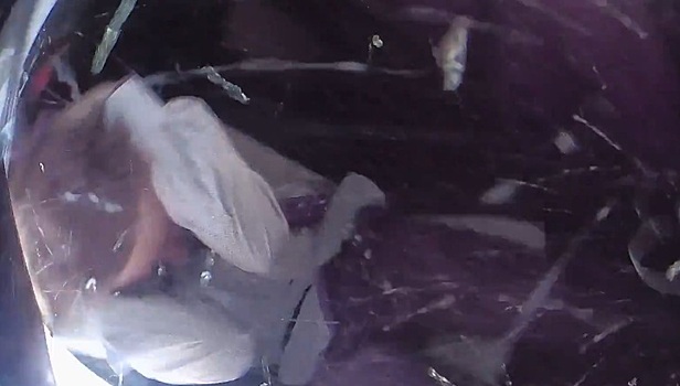 Легковушка перевернулась после столкновения с кроссовером в Татарстане. Видео