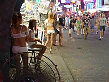 Отдыхавшая в Таиланде туристка оскорбила секс-работниц и получила бутылкой по голове