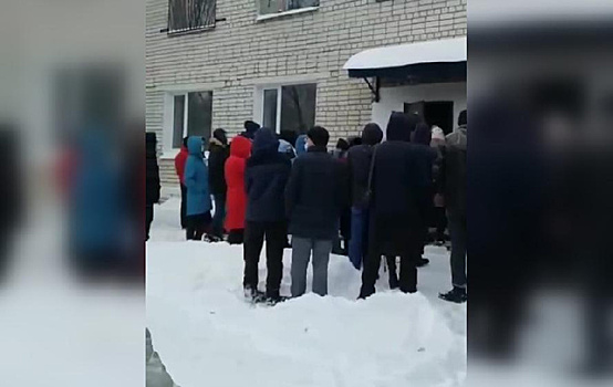 Минздрав ответил на жалобу об уличной очереди для сдачи тестов на коронавирус в Райчихинске