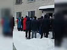 Минздрав ответил на жалобу об уличной очереди для сдачи тестов на коронавирус в Райчихинске