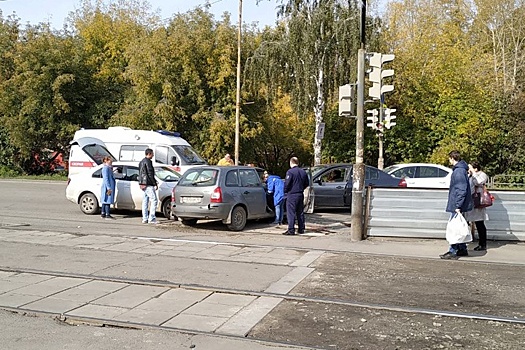 Массовое ДТП на Блюхера парализовало движение во Втузгородке и Пионерском