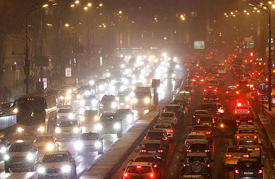 Дептранс предупредил о больших пробках в Москве перед Новым годом