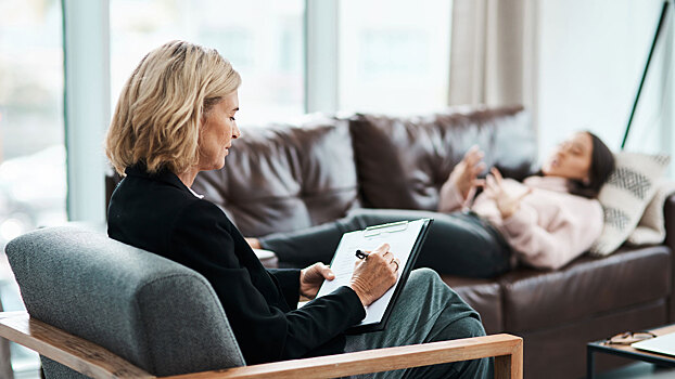 Эксперты бьют тревогу: рынок психологической помощи захватили недоучки