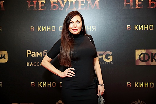 Бочкарева пришла на премьеру военной драмы в эпатажном мини, а Тарханова скрыла фигуру за сумкой и платьем