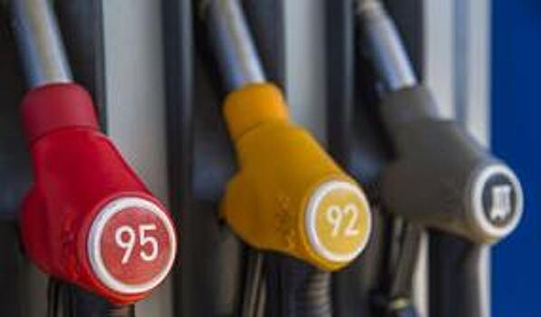 Средние цены на бензин выросли в 15 регионах, в 6 – снизились