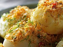 Вареный картофель с рыбной икрой
