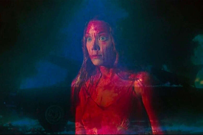 «Кэрри» (Carrie), 1976 Каноническая экранизация Брайана Де Пальмы про девочку-подростка, наделенную телекинезом. Героиня, страдающая от буллинга в школе и домашнего насилия со стороны религиозно-фанатичной матери, начинает мстить своим обидчикам. Получилась честная и трогательная история перехода из юношества во взрослую жизнь, которая волнует и пугает одновременно. У книги есть еще одна экранизация 2013 года, но она и близко не стоит с версией 1976-го