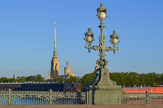 Почему петербургские эксперты считают вредным слишком яркое уличное освещение