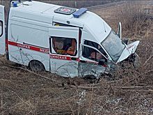В Кузбассе столкнулись машина скорой помощи и легковушка