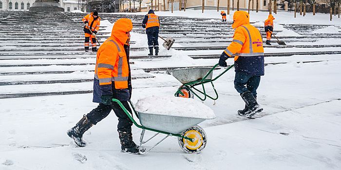 Работы по уборке и вывозу снега продолжаются в непрерывном режиме