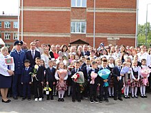 Мэр Иркутска Руслан Болотов посетил праздничные линейки ко Дню знаний в новом корпусе школы № 75 и СОШ № 21 им. Ю. А. Гагарина