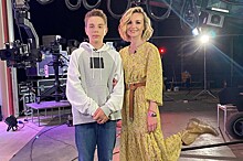 Полина Гагарина с сыном прилетела на гастроли в Ялту