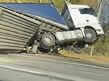 Двое взрослых и двое детей госпитализированы после аварии с фурой в Кстовском районе