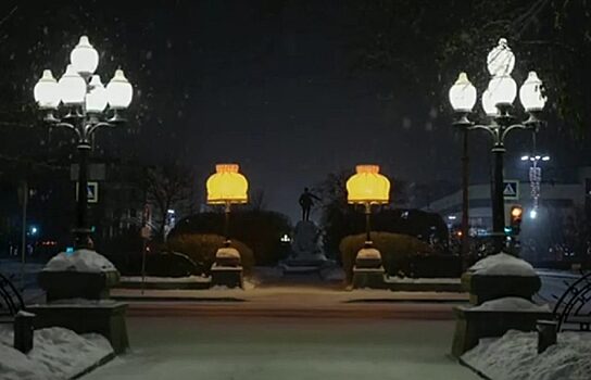 Тимофей Радя в девятый раз повесил в Екатеринбурге оранжевые абажуры