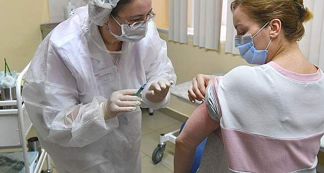 Каждая пятая компания наказала непривитых сотрудников