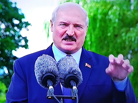 3 финала Лукашенко: умрет на посту, "не того чая попьет" или отдаст страну России