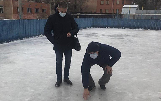 В Рязани проверили качество заливки льда на нескольких школьных катках
