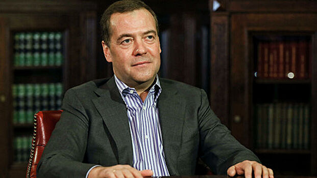 Медведев рассказал, что ему сложно привыкнуть к общению по видеосвязи