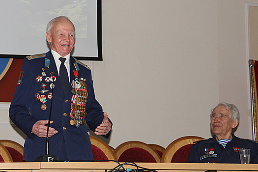 В актовом зале УФСИН России по Тульской области о своем героическом прошлом рассказал военный летчик Николай Иванович Кульпов