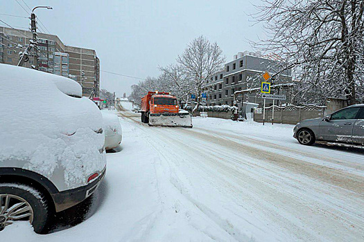 Мэр Геннадий Митрофанов: Устранение последствий большого снегопада в Майкопе идет совместными силами городских служб, УК и бизнеса