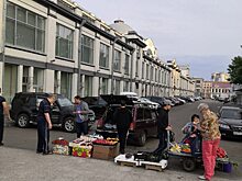 Торговцы вернулись на площадь перед Крытым рынком в Саратове