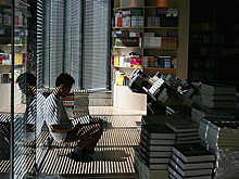 Исцеляющие книги и "литература шрамов". Как азиатские писатели покоряют мир