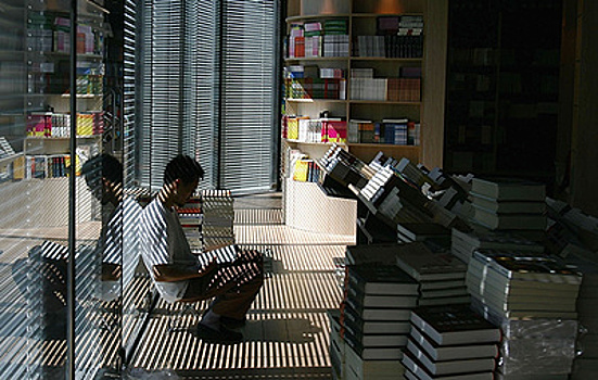 Исцеляющие книги и "литература шрамов". Как азиатские писатели покоряют мир