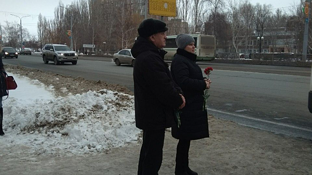 В Балакове помянули погибшую на дороге пенсионерку и возложили ответственность за трагедию на Панкова