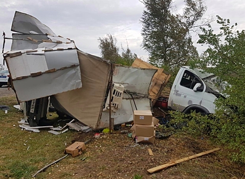 В Ростовской области на трассе М-4 «Дон» легковушка протаранила «Газель»
